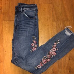 embroidered jeans!!